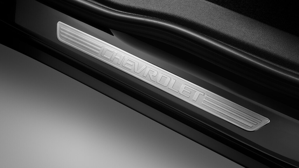 Protector de solera con emblema Chevrolet