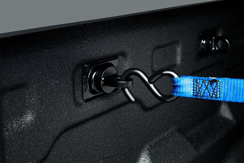 Anillos de amarre para caja de carga camioneta 4x4 Chevrolet Colorado 2024.